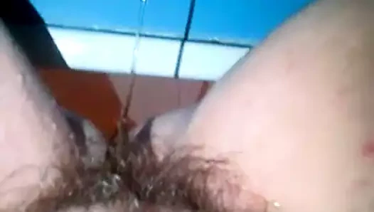 COCO mouille et jouis baveuse  toute seul