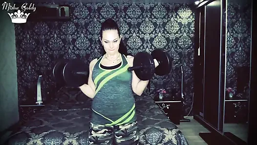 Biceps ve omuz mücadelesi için 50 ağırlık kaldırma tekrarı!