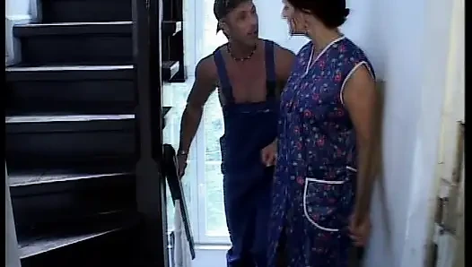 Çoraplı amatör Alman evli kadın yatak odasında yarağa biniyor