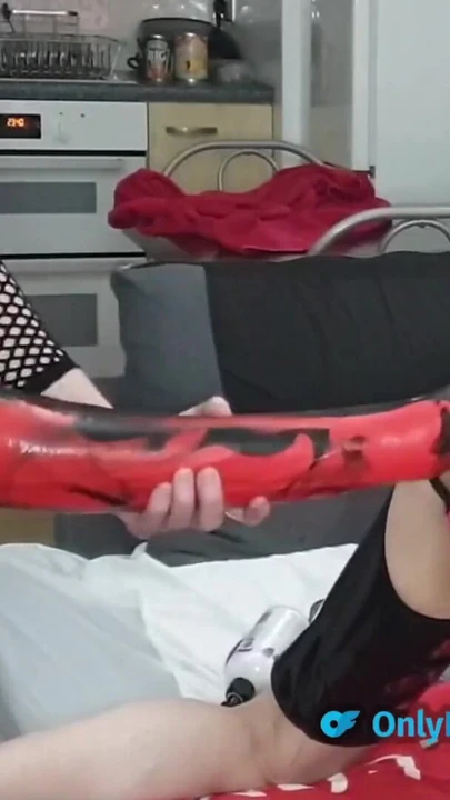 Ключевой момент из "Женского доминирования Лиза Эссекс, экстремальная анальная тренировка дилдо с моим мальчиком-игрушкой".