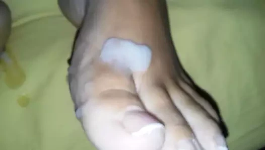 tekrar karısının ayaklarına boşalmak