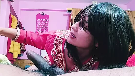 Tatlı romantik sigara içen orta yaşlı seksi kadın büyük zenci yarağı alıyor