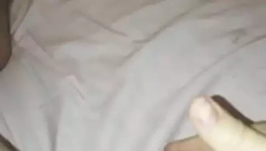 49 yaşındaki milf onu kedi ile oynuyor