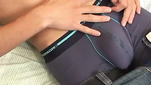 Latin twink armando dayak kapalı