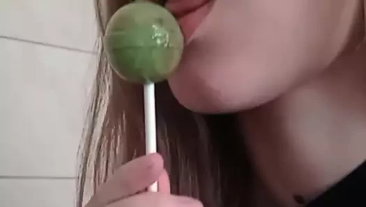 ÇıLDıR! En iyisini emiyor! Yarak severse böyle olur!