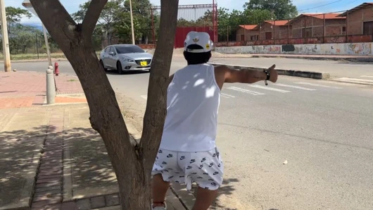 I fulfill my sexual fantasy with a little dwarf who has his motorcycle stranded in the middle of nowhere, he puts his huge cock in me until I fill with milk