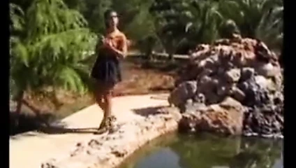 Hye üç yaşlı adam küçük bir güzellikle tanışıyor!