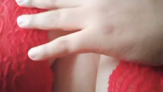 Erkek arkadaşım beni kırmızı bir elbiseyle kaydederken yapay penisimle mastürbasyon yapıyorum