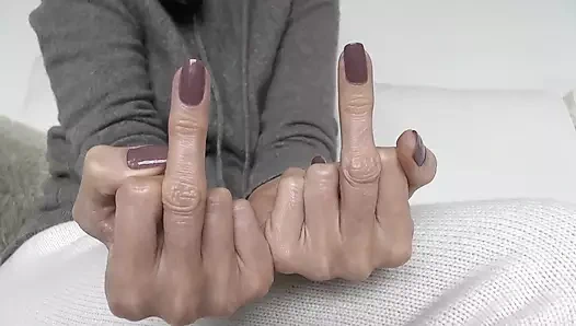 Lady Victoria Valente - seksi boyalı tırnaklar