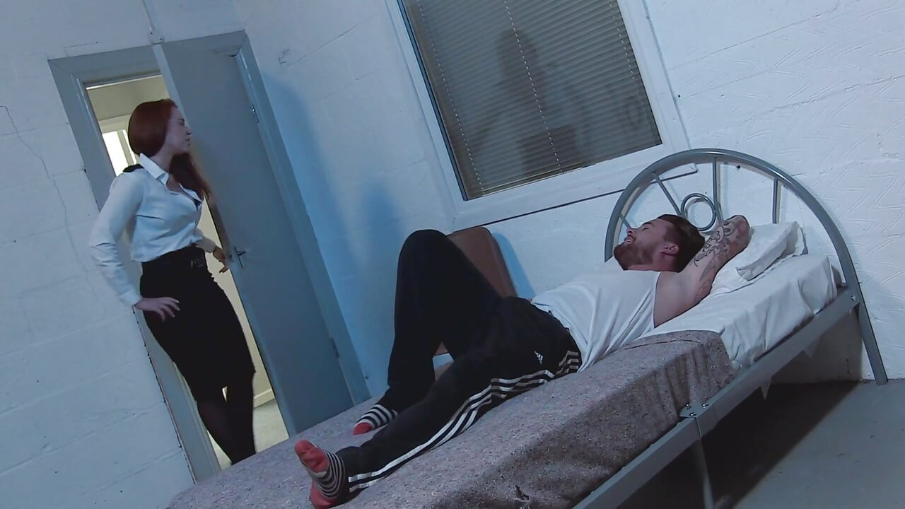 Ateşli kızıl saçlı bebek sert sikiliyor