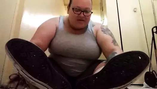 İri güzel kadının ayak tabanları