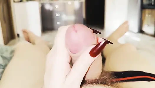 Моя теща ласкала мой пенис, я ввел его сзади и выпустил струю любви прямо на ее живот