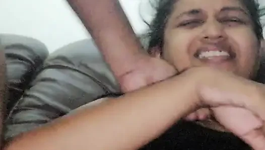 Hintli komşu üvey kız sikimi emiyor