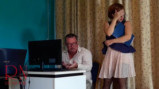 Ofis hakimiyeti, femdom, enf, bayan patron ve çalışan kedi yalamak. benim çalışanım olmak ister misin? kamera 2