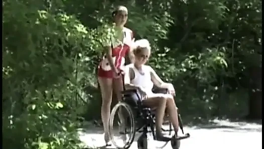 Sarışın için anal seks ve sert yumruk sokma