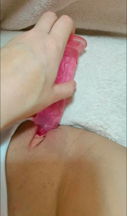 Islak kedideki ilk büyük yapay penisim - sweetwetella