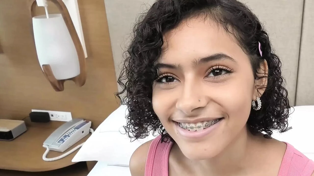 Này puerto rican có kinh ngạc to và một tròn trịa cạo âm đạo