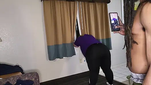 Büyük zenci için soyunuyor