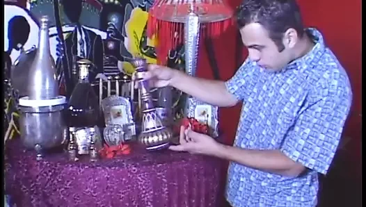 Busty sarışın sürtük kartal dövmeli adam tarafından çarptım