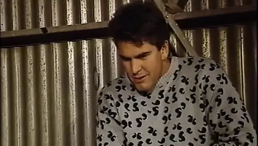 Spor salonunda büyük memeli lezbiyen üçlü grup seks