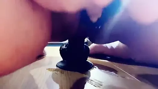 Anüsümle oynamak beni çok tahrik ediyor, eğer bunu beni izlediğini bilerek yapmazsam