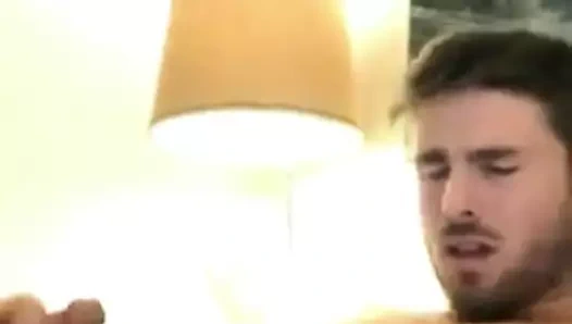 Sevimli sakallı adam bate ve boşalmak