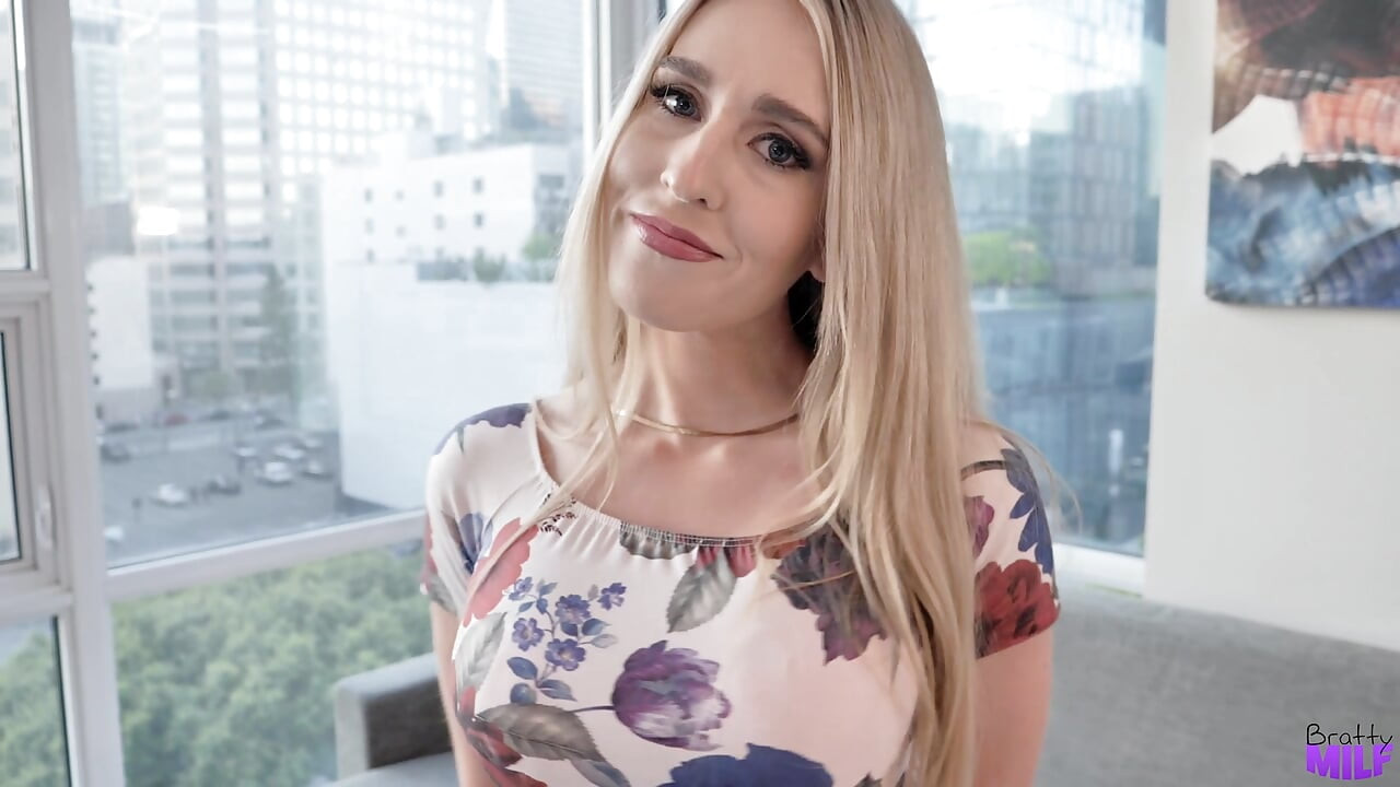 Üvey annem gevşememe yardım ediyor - s8:e9 - şımarık orta yaşlı seksi kadın