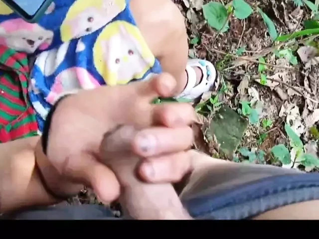 Nepalli kız kocasıyla eğleniyor.jungle ma magal