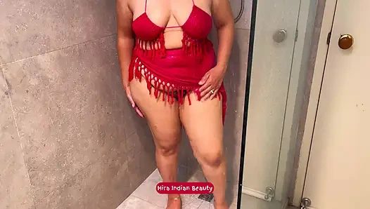 Mi hermosa madrastra tomando ducha - erótico desnudo gran culo, grandes tetas y lavado de coño