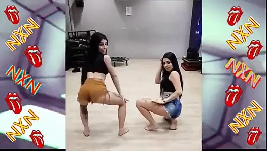 Duas gostosas rebolando