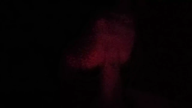 Поглаживаю мой член