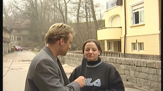 Brunette 24 jahre mit dicken titten sitzt im casting und will schwanz