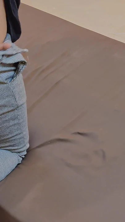 Güzel Malezyalı kız kayınbiraderi tarafından sert sikiliyor