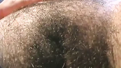 Tombul ve kıllı kız sevinç ile büyük memeler Mastürbasyon