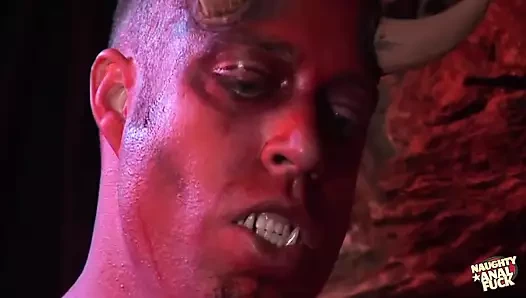 Kült üçlü grup seks ecstasy'nin anıları, çifte penetrasyonun zevkleri olarak sansürsüz orta yaşlı seksi parçalıyor.