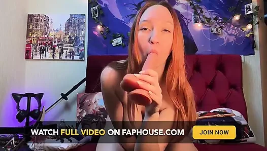 Genç şef daha iyi yemek pişirmek için kendini sikiyor.