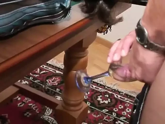 Harika bir Fransız piliç bilardo oyunundan sonra çifte sikiliyor