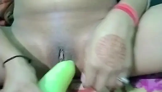 Desi bhabhi ne apni chut me dala bhot badi Loki or khub maze liya or apne boobs bhi khub dbaye