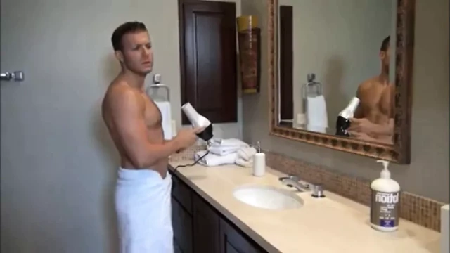 Havuz kenarında bikinili anneyle tanışmak