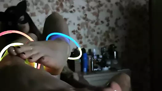 Oksi kocasının yarağını bacaklarıyla sıvazladı