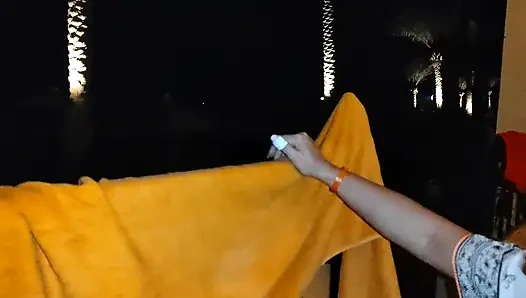 Mısır otelde riskli balkon sakso. Neredeyse güvenlik tarafından yakalandı