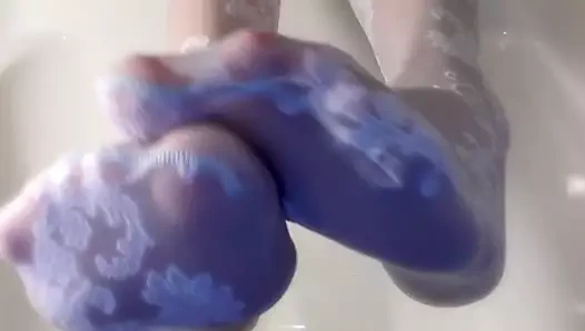 Oldukça beyaz dantel süt ayakları