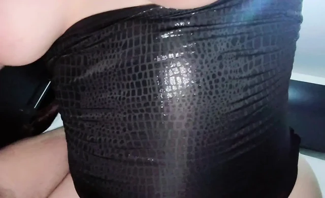 Секретарша-латина с красивой грудью сидит на пенисе ее босса и сидит после работы, горячая латина обожает