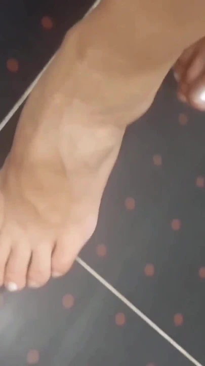 Selena'nın banyoda ve yatakta çıplak seksi