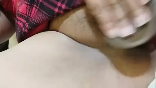 Kıllı amcıklı küçük fahişe açık kabukla fışkırtıyor