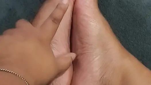 Yağlı ayak fetişi