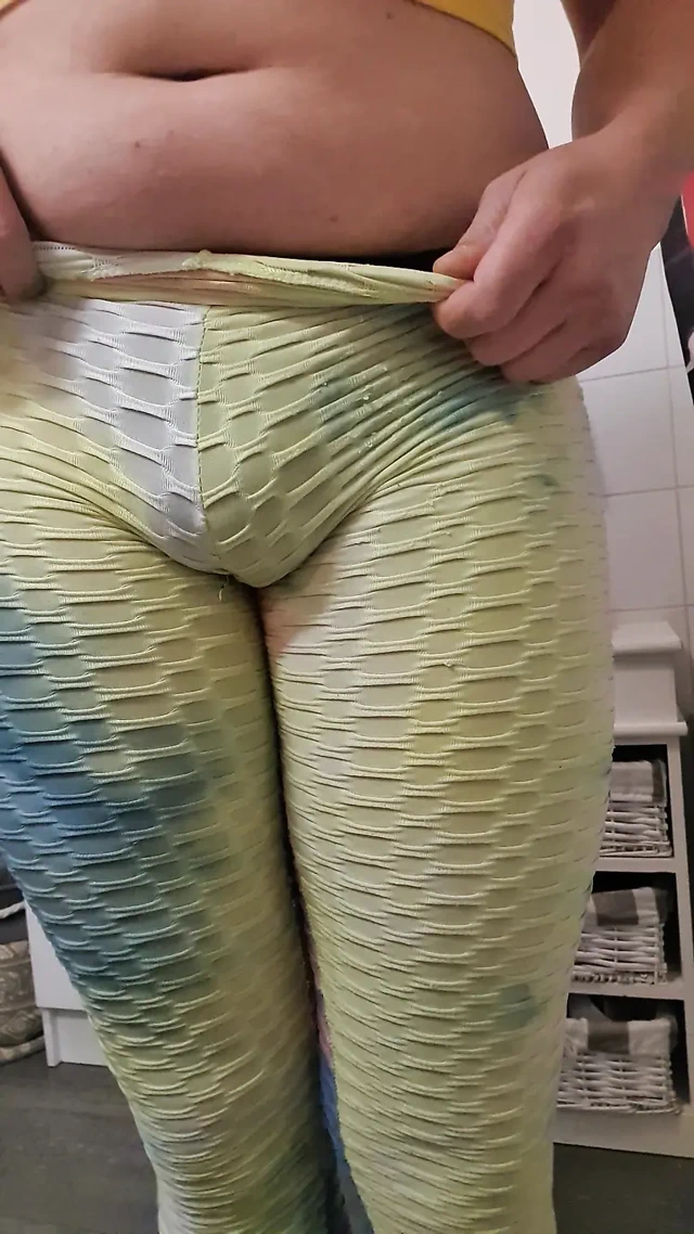 Vibratörle mastürbasyon yapıyor