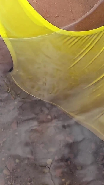 Эмоциональный момент из "Опасность в лесу, купаясь в реке с моей жопой"