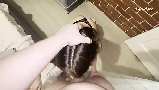 Üvey kardeşimi becermek için eve erken geldim, o bir için gidiyorken