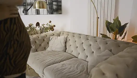 Sarışın Bomba Amcığı Sikiyor Ve Yarağı Çılgınca Gırtlağına Kadar Alıyor